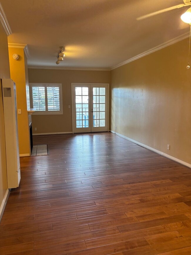 Building Photo - Beautiful 2 Bed / 2 Bath Condo for Rent in Long Beach!