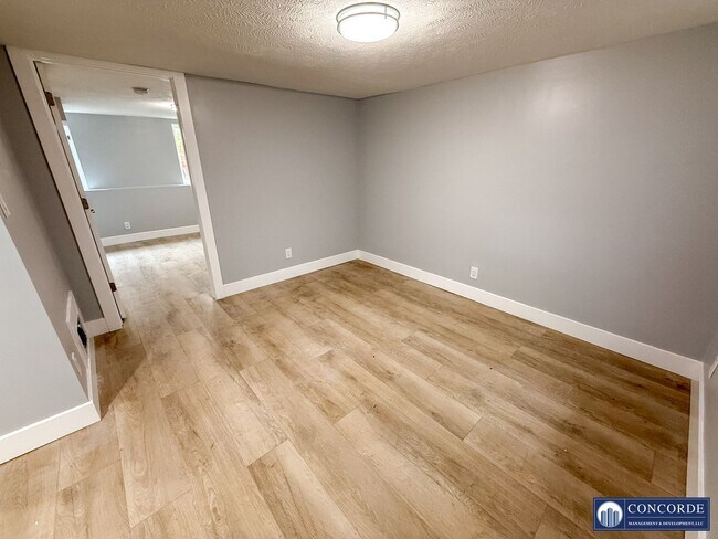 Building Photo - 3210 S 48th St