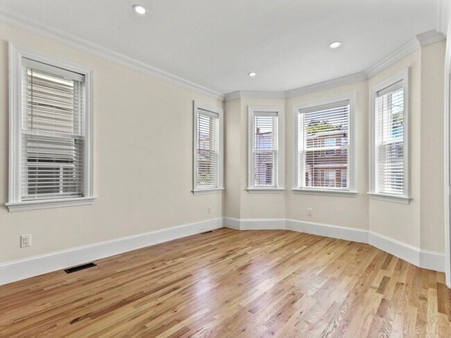 Building Photo - 76 Horace St