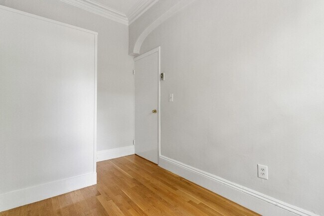 Building Photo - 182 W Brookline St