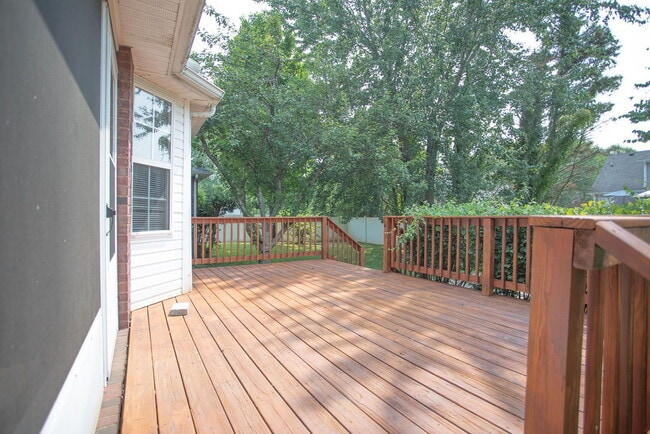 Building Photo - "Charming 4-Bedroom Retreat with Guest Suite & 3 Baths in Murfreesboro!"