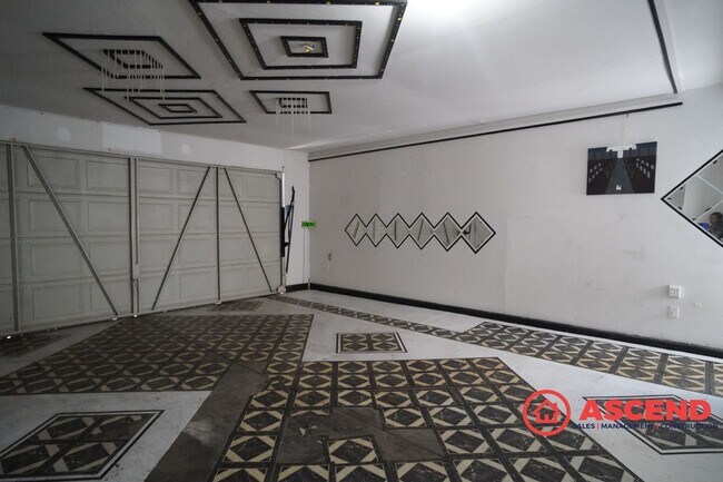 Building Photo - Splendid Home In East Bakersfield!