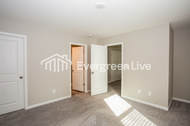 Building Photo - 331 Bell St