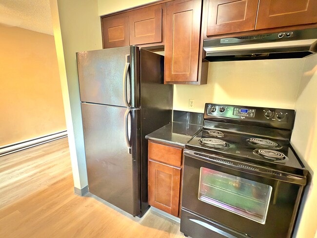 Building Photo - 3610 S Kelly Ave