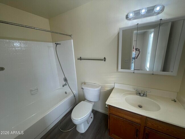 Building Photo - 727 S Hartford St