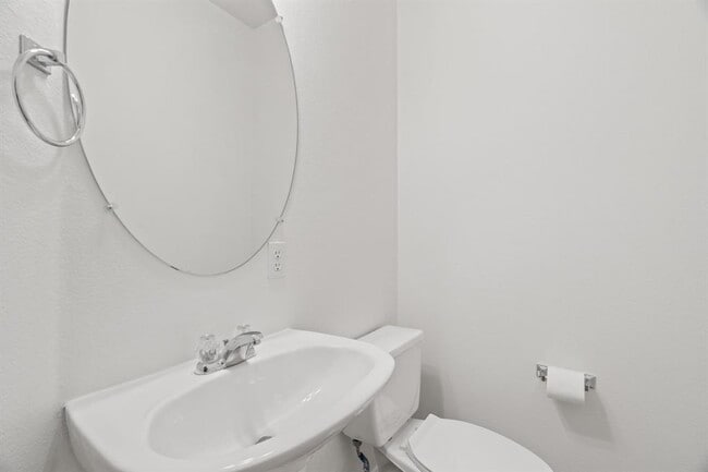 Building Photo - 209 Canterbury Dr