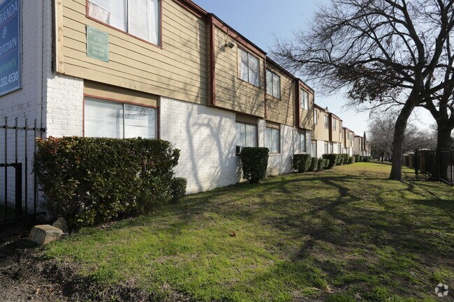 Building Photo - Veranda