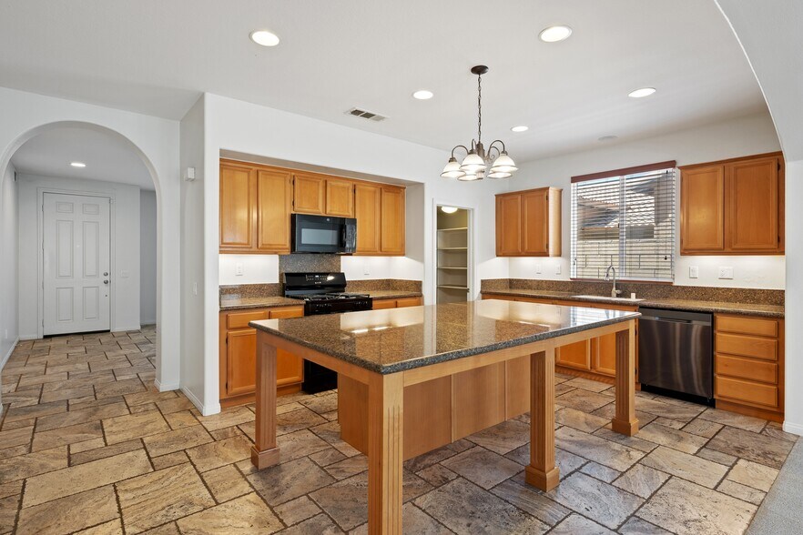 Building Photo - 84126 Canzone Dr