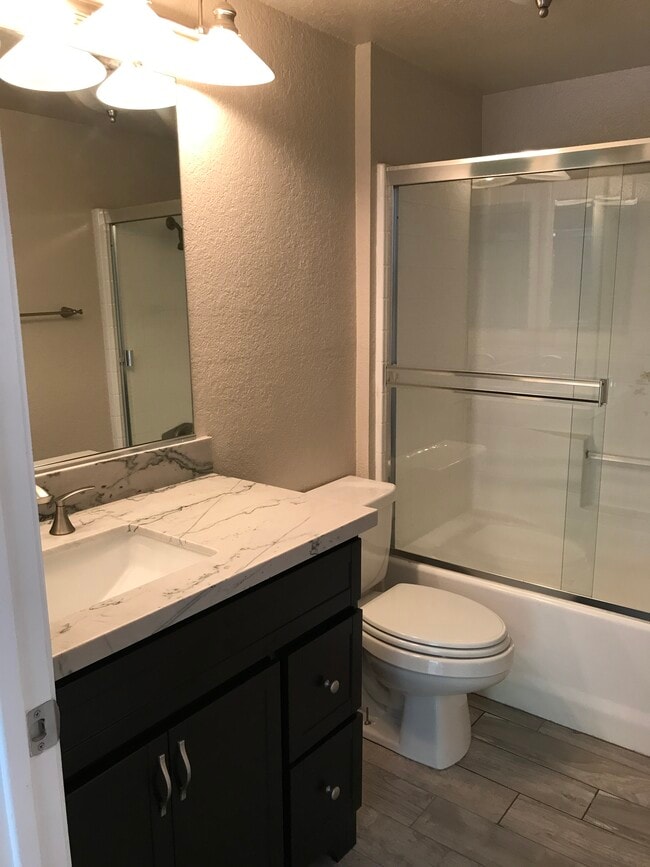 Master Bathroom - 838 Pine Ave