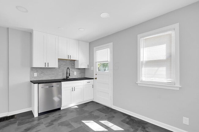 Building Photo - 1466 Elmwood Ave