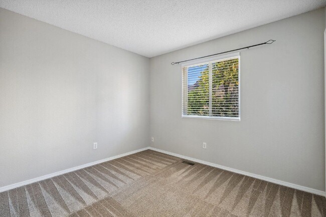 Building Photo - 7430 Julynn Rd