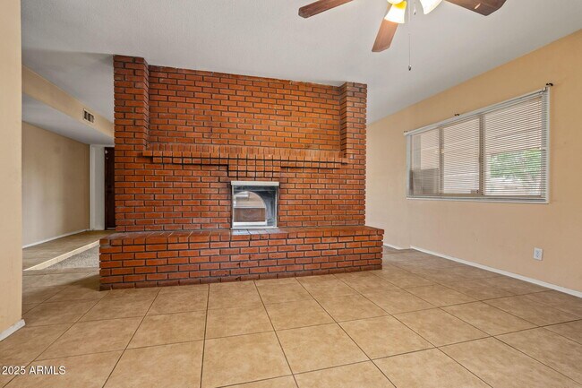Building Photo - 2534 E Randall Dr