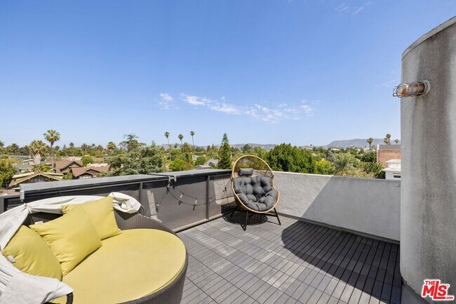 Building Photo - 140 S Gramercy Pl