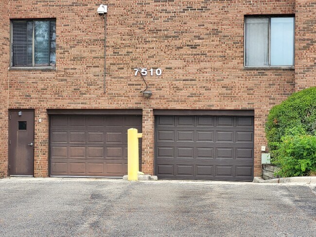 Building Photo - 7510 Farmingdale Dr