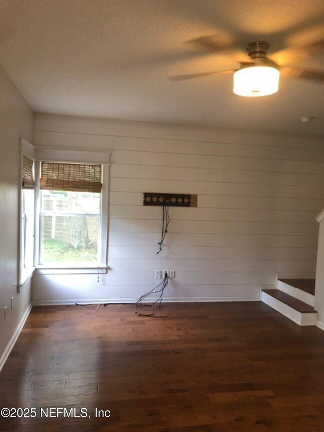 Building Photo - 12887 Dunns View Dr
