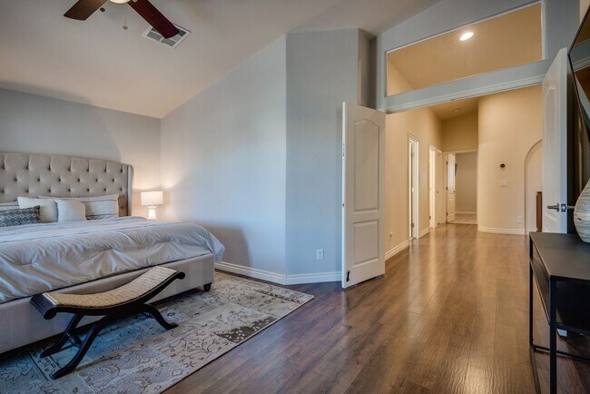 Building Photo - Gated single family home with 4 bed 3 bath...
