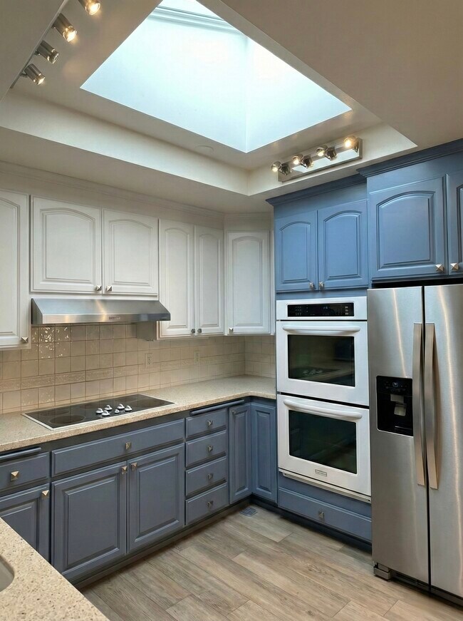 Building Photo - 20254 Meadowlark Dr