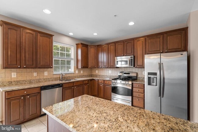 Building Photo - 7129 Water Oak Rd