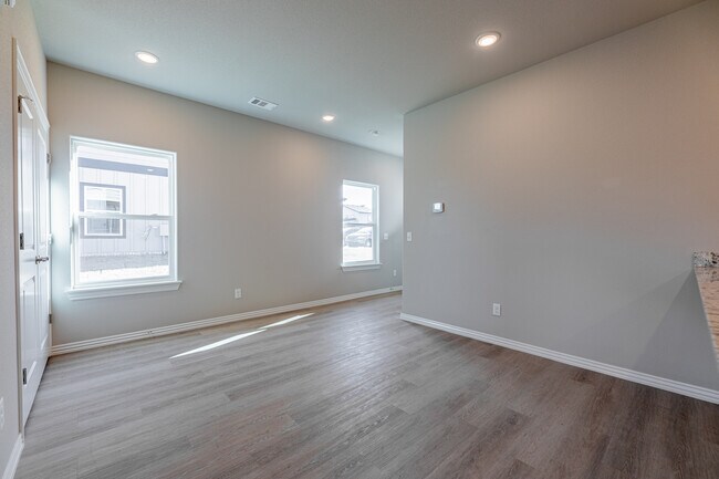 Building Photo - 1504 Casuarina Dr