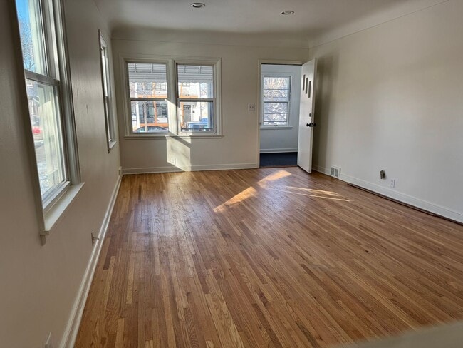 Building Photo - Single Family Home - GREAT Location - High End Finishes