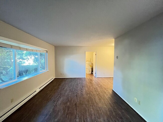Building Photo - Lovely 2 Bed + 1 Bath Unit in Forest Grove...