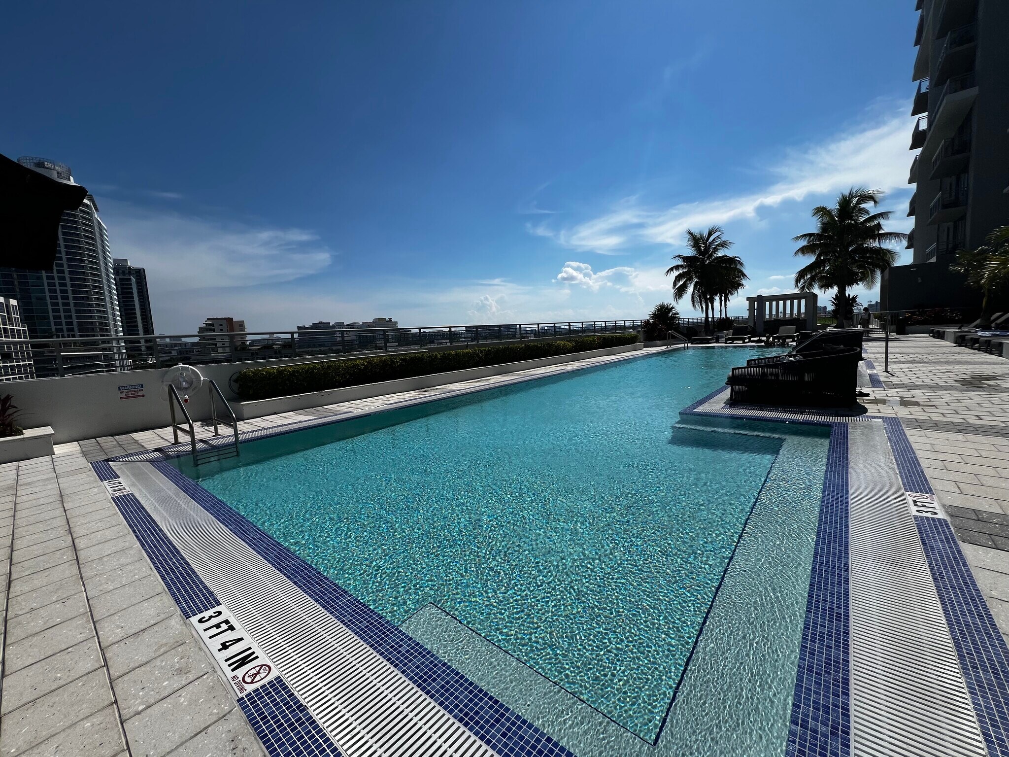 Building Photo - 208 NE 35th Ter