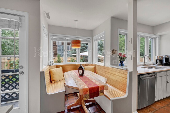 Building Photo - 3427 Iris Ct