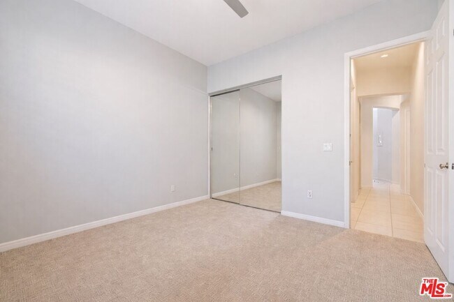 Building Photo - 37 Shoreline Dr