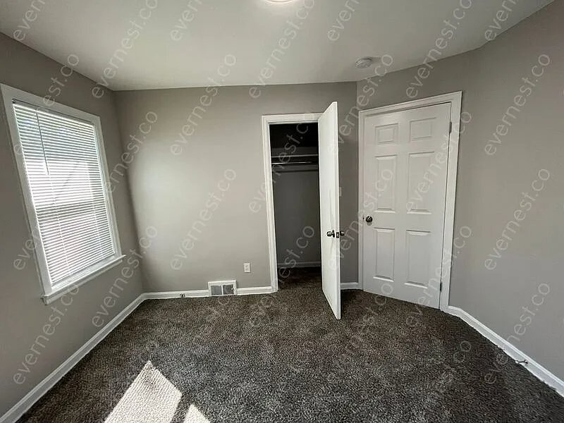 Building Photo - 15516 Lincoln Ave