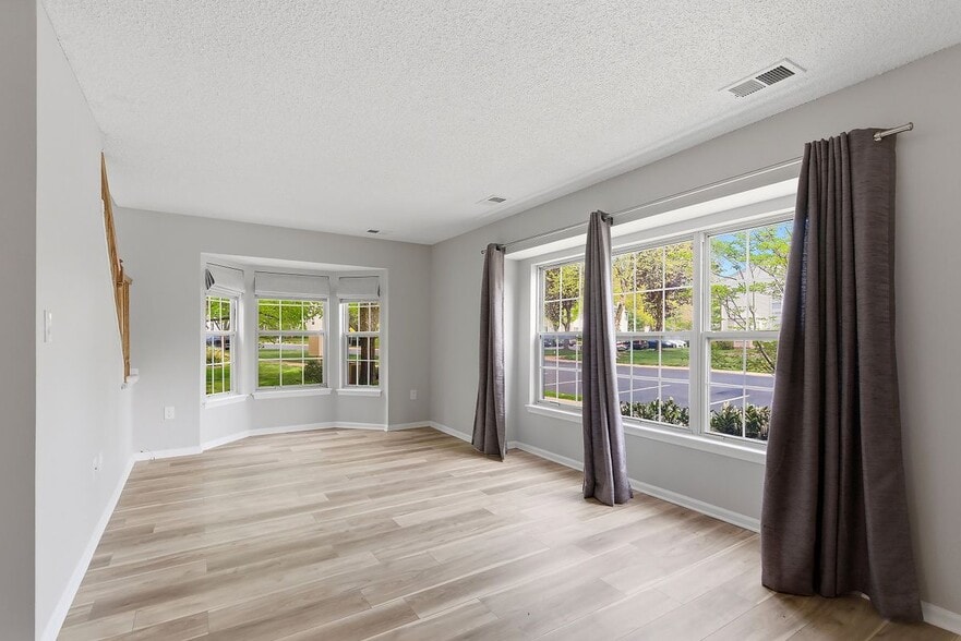 Building Photo - 5 Whistler Dr