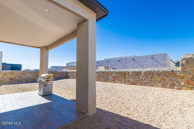 Building Photo - 273 Hunstanton St