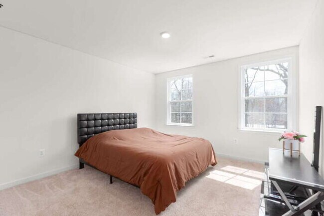 Building Photo - Charming 4-Bed Oasis with 2.5 Baths on Wil...