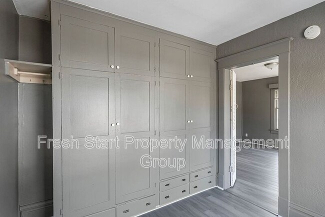 Building Photo - 1652 Peck St