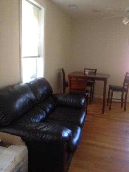 Building Photo - 10 Moreland St