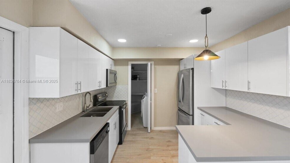 Building Photo - 7211 Shalimar St