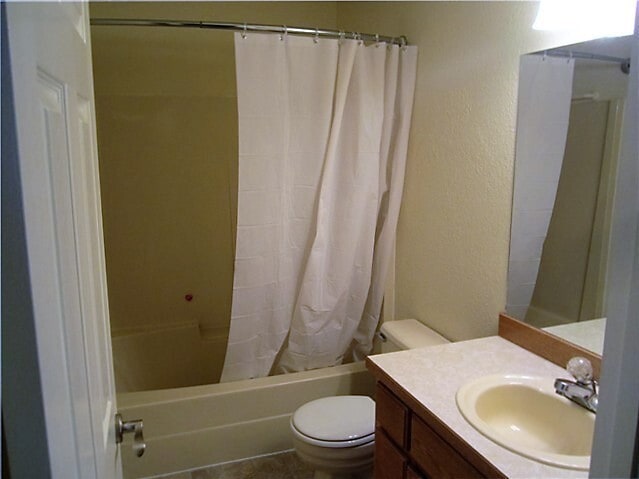 Building Photo - Home in Poulsbo!
