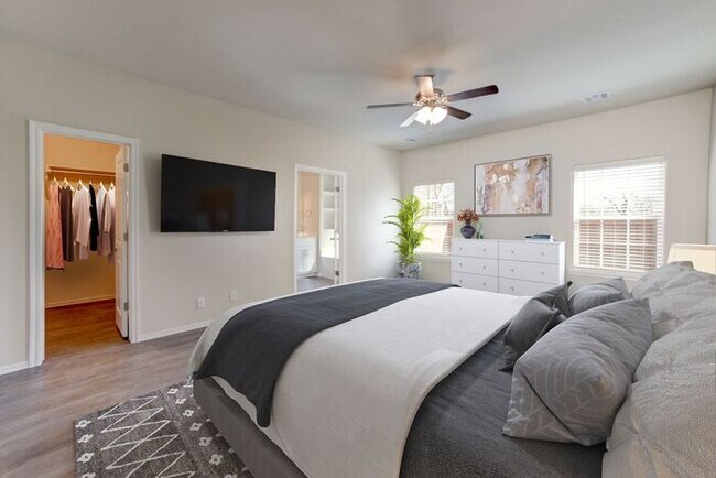 Building Photo - 3/2/2 Patio Home! Lawncare included plus a...