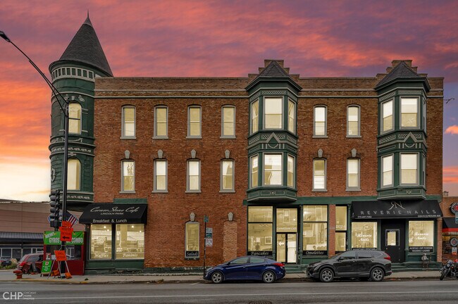 Building Photo - 2202 N Clybourn Ave