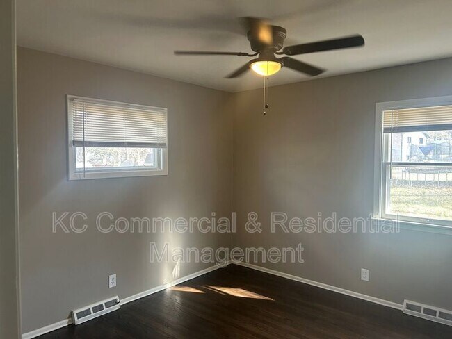Building Photo - 309 Manor Ln