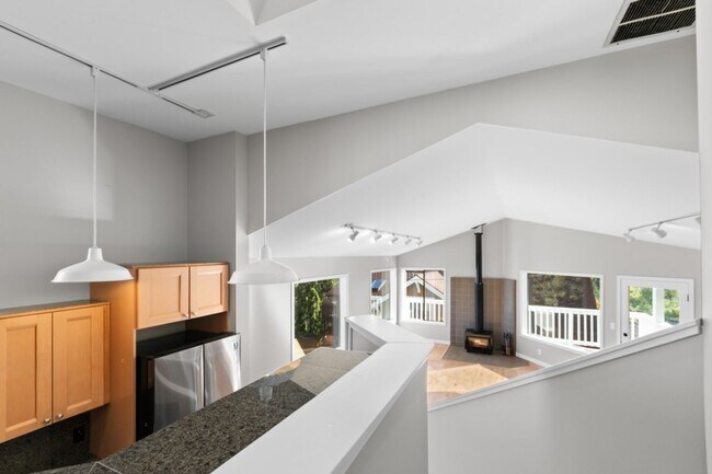 Building Photo - 3Bd/2.5Ba Seattle House