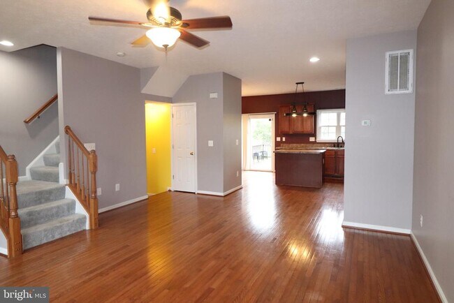 Building Photo - 104 Stingray Ct