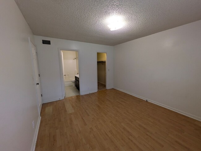 Building Photo - 1107 Quail Ct W