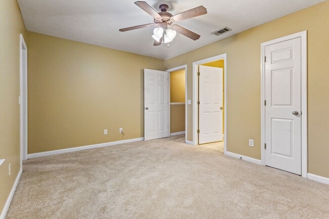 Building Photo - 108 Gray Ave Unit C