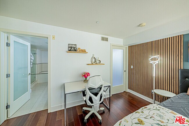 Building Photo - 600 Ridgeley Dr