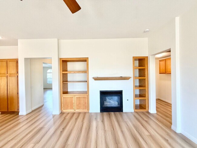 Building Photo - 102 Goldenrod Ave