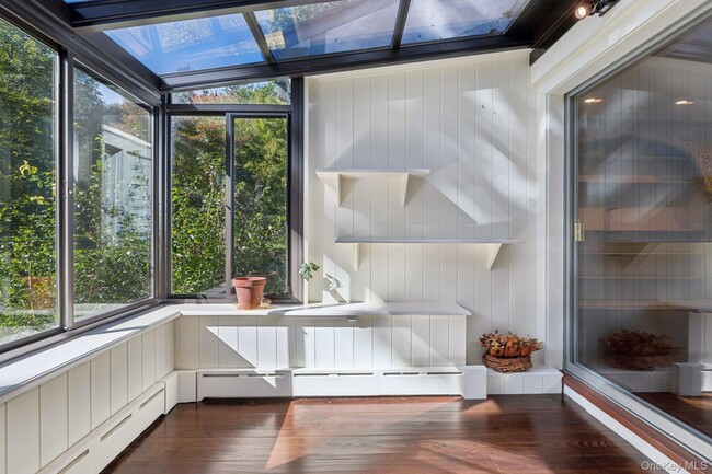 Building Photo - 18 Heights Rd