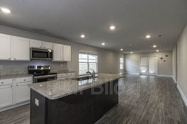 Building Photo - 6467 Eastland Cir