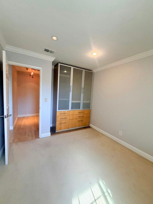 Building Photo - 66 Snyder Way