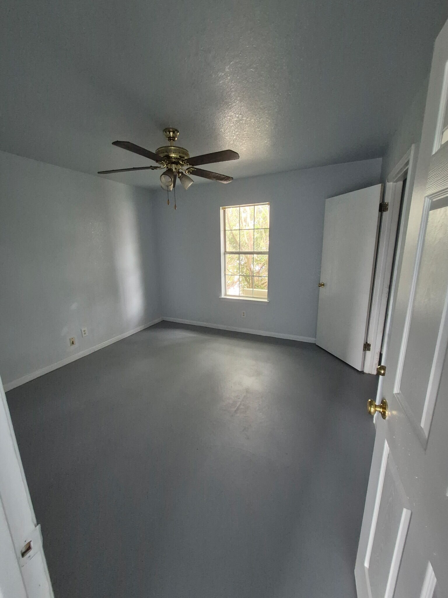 Building Photo - 4818 Lake Road