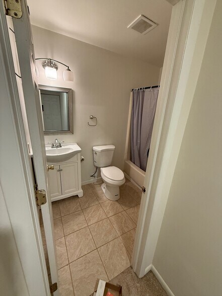 Upstairs bathroom - 79 Tavistock Dr